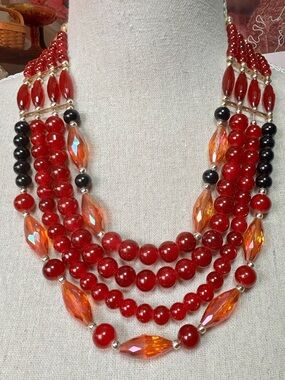 💝 2/20$ Vintage Multi-Strand Glass, Acrylic Statement Necklace Cherry Red, Gold